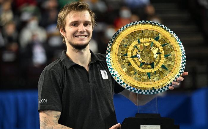 在球技上的 在球技上的